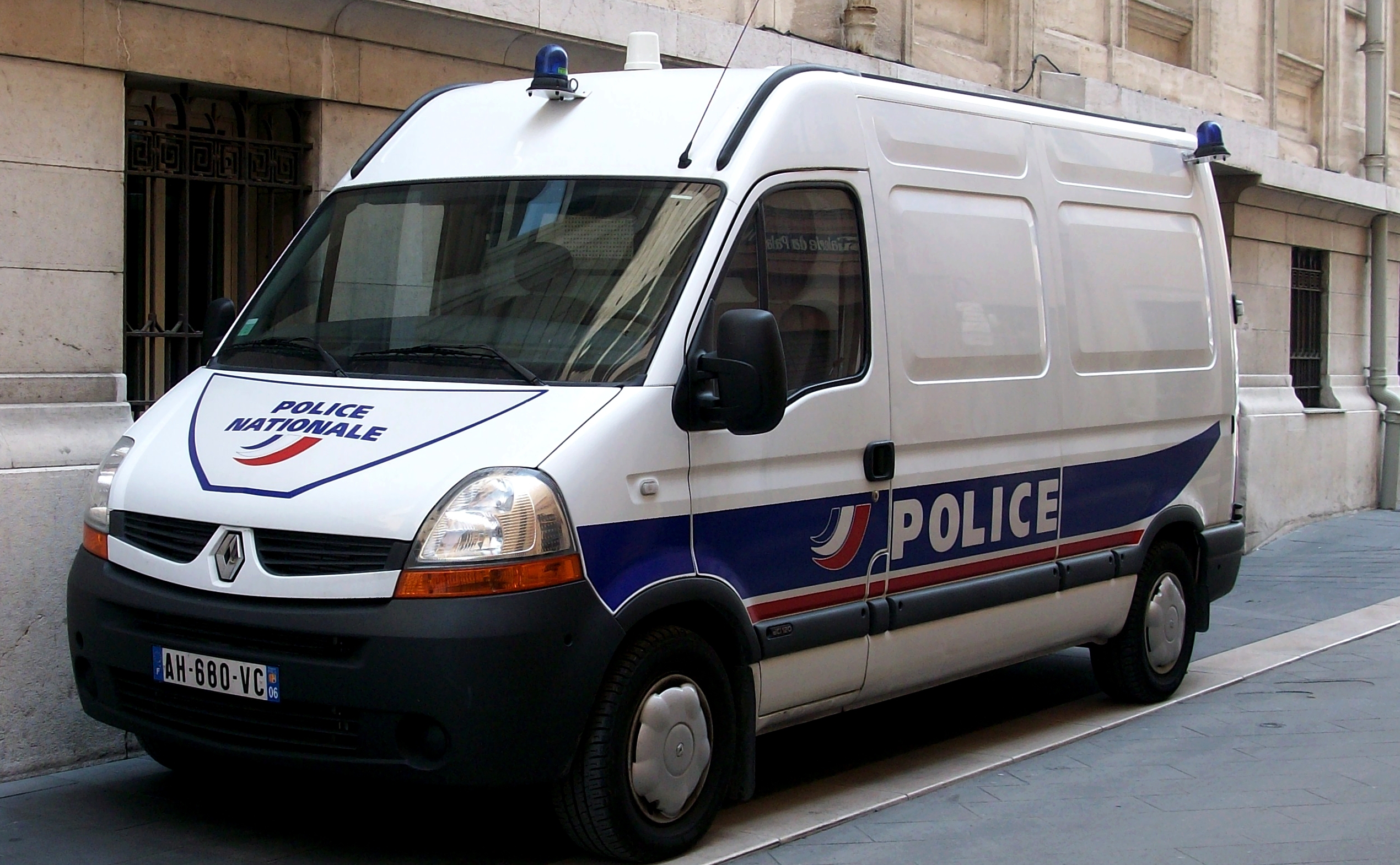 france_fourgon_police