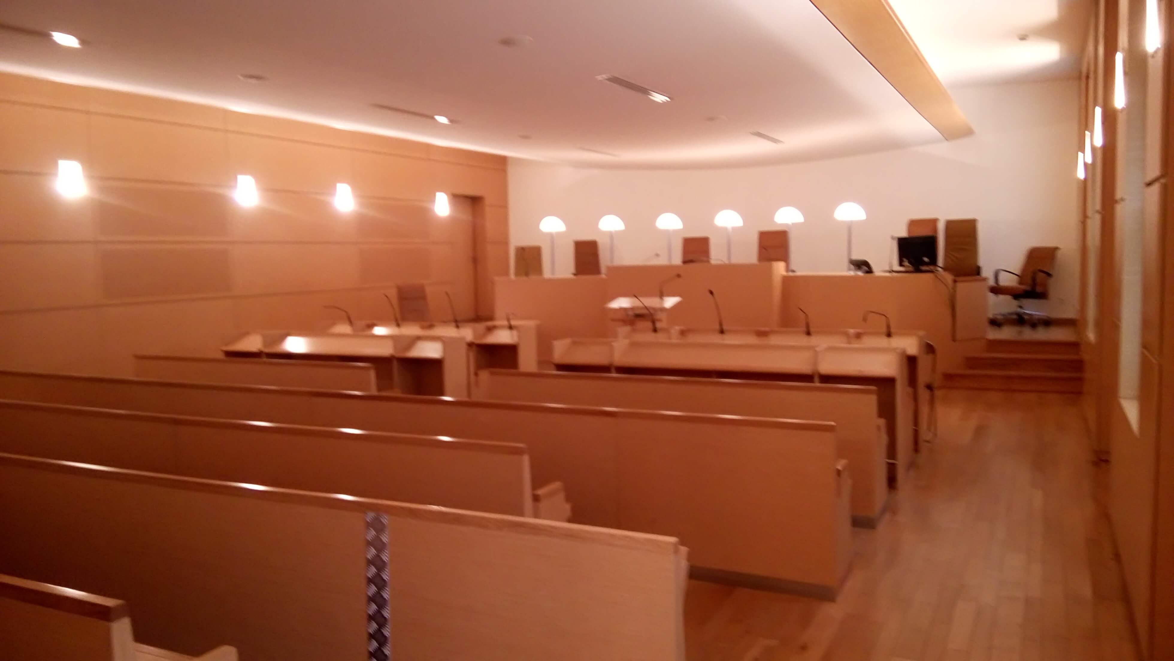 Salle_d'audience_au_tribunal_de_Besançon_
